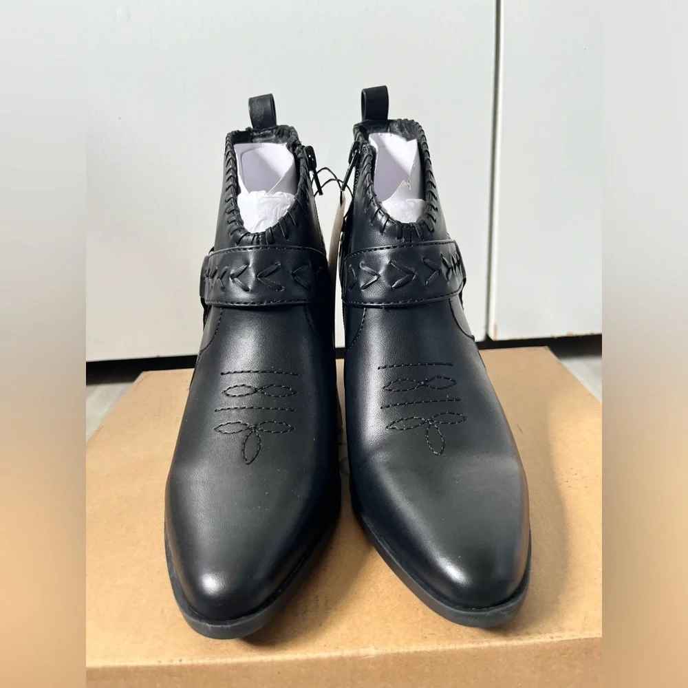 Women’s Frye and Co. stacked heel booties. NWT. Western look - Picture 5 of 8